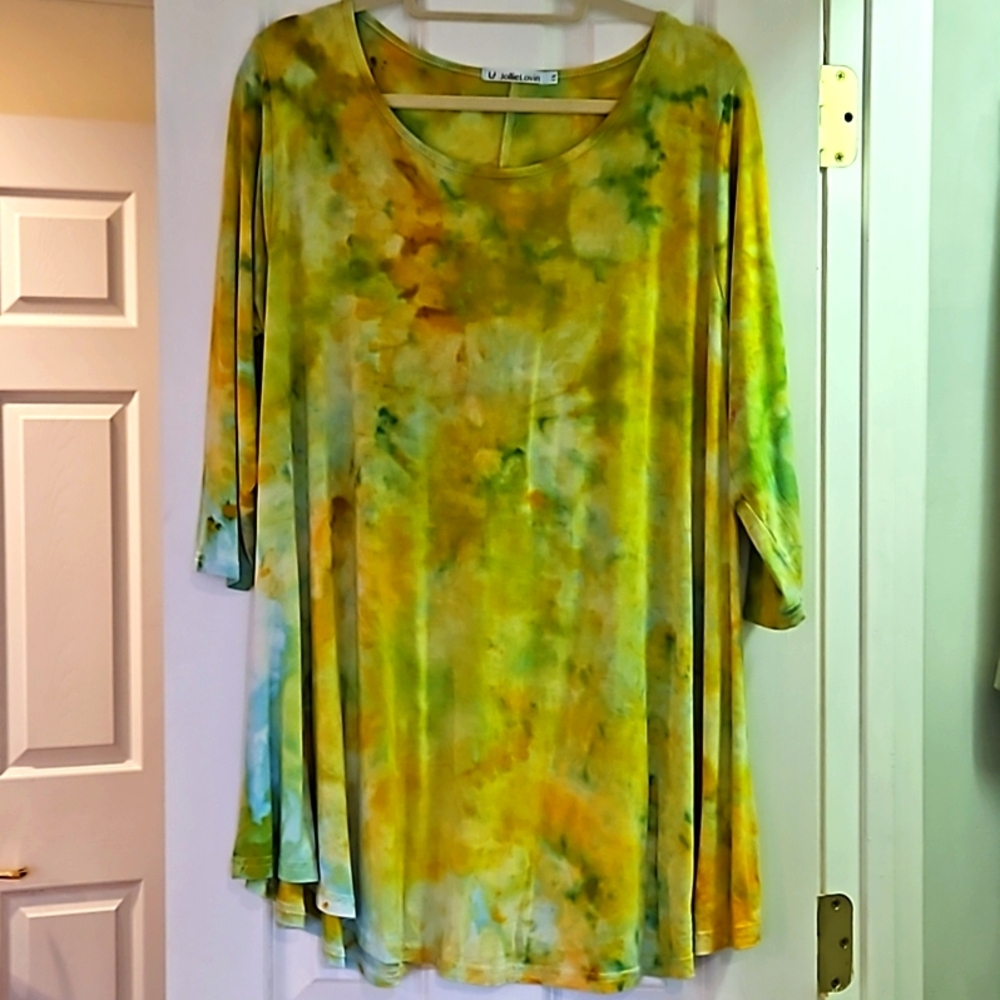 Yellow + green abstract 1X Tie-dye tunic top. EUC